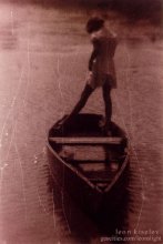 .. Ein Mädchen in einem Boot ... / ***