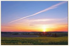Sonnenuntergang über dem Dorf / ***