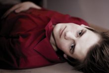 Deep red / ------