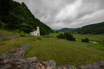 Die neue Kapelle / Seitental im Altmühltal. Hier stand eine alte Einsiedelei und Klause in frühchristlicher Zeit. Das Bistum Eichstädt stellte eine modere Variante zur Seite.