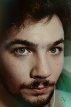  / ***