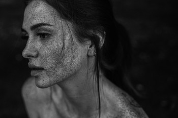  / ***
