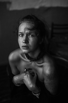 / ***
