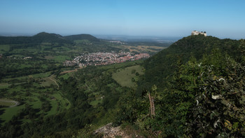 Burg Hohenneuffen mit Albtrauf / ***