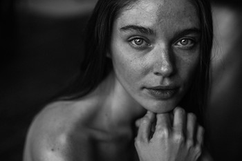 / ***
