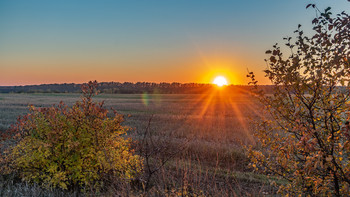Oktober / ***