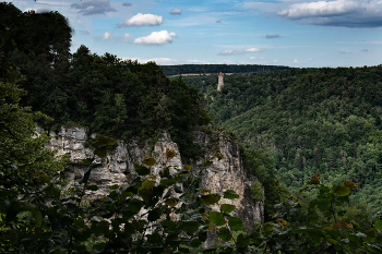 Der Wachturm / Helfensteiner Turm bewacht das Tal deer Vils