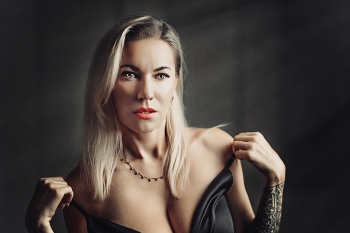  / ***