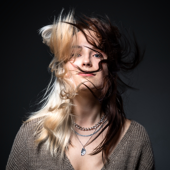 Taya / https://vk.com/sonyalpharussia?w=wall-41223821_92442