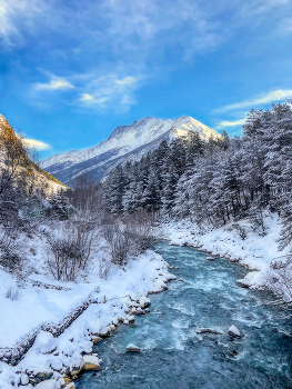 mountain River / ***
