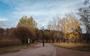 Im Herbst des Parks ... / ***