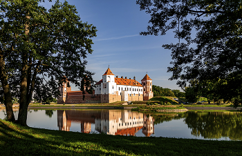 Mir Castle / ***