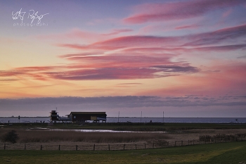 Rote Wolken / Sonnenuntergang an der Nordsee
