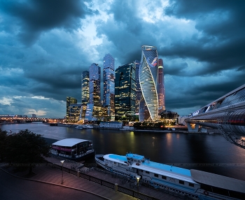 Moscow City / ***