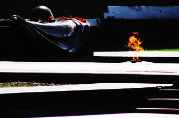 Ewige Flamme / ***