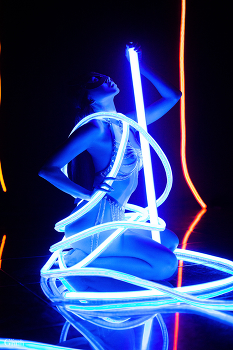 Neon / ***