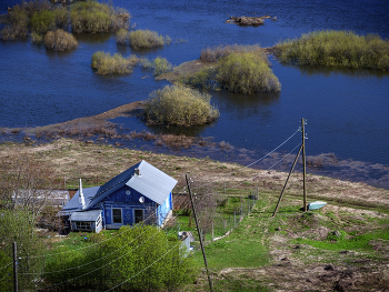 Haus am Fluss / ***