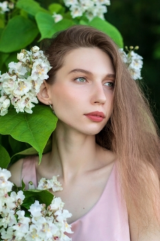  / ***