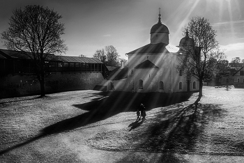 Schatten am Mittag / ***