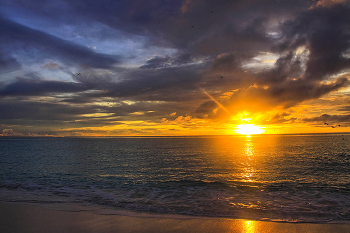 Sonnenuntergang auf der Insel Vogel / ***