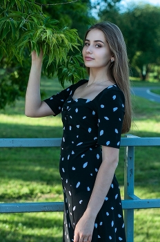  / ***