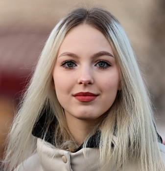  / ***