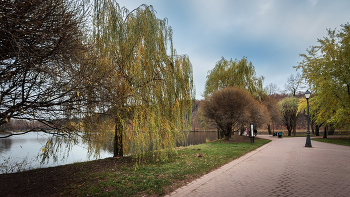 Im Herbst des Parks ... / ***