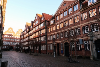 Hamburg. Peterstraße / https://www.youtube.com/watch?v=IGn-NNqkBL0
https://www.youtube.com/watch?v=i0kxa-sex6o