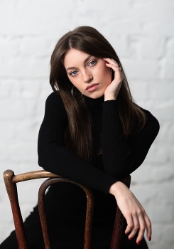 Elizabeth / ***