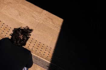  / ***