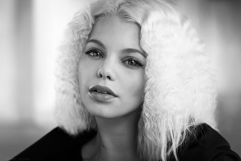 Lola / https://vk.com/kerrymoore