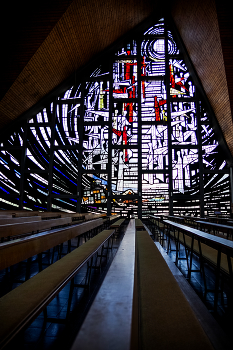 moderne Kirche von innen / aufgenommen irgendwo in Baden-Würtemberg