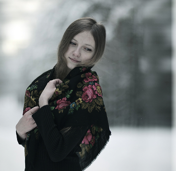 Ein Mädchen mit Kopftuch / Russian traditions dress