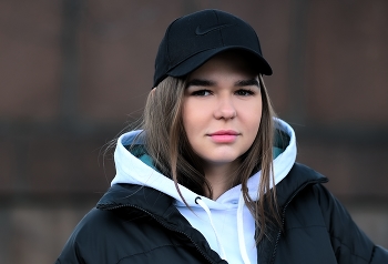  / ***