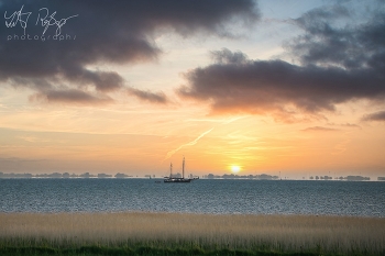 Ein Abend an der Nordsee / Ein Windjammer am Ab end in der Nordsee