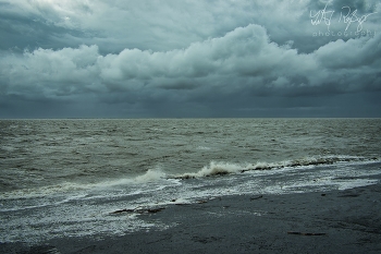 Sommersturm / Ein Sturm über der Nordsee im Sommer