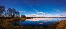Die April mit einem See / ---------
