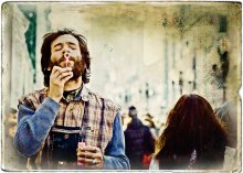 Hippy / take out of one's pocket photo remote past