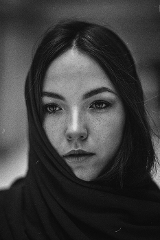  / ***