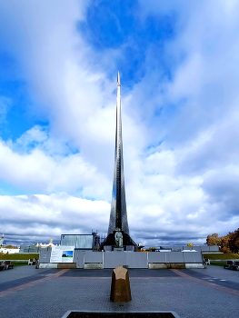 Conquerors of Space / ***