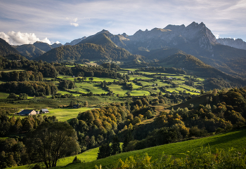 Die Mauern des Klosters / ***