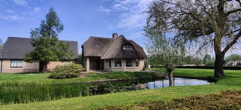 Haus in einer Ortschaft / ***