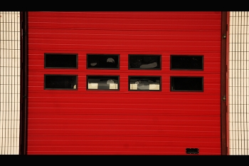  / ***