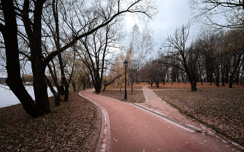 Im Herbst des Parks ... / ***