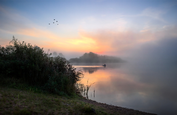 Angeln in der Morgendämmerung / ***