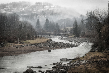 Snowfall In Mountains / ***