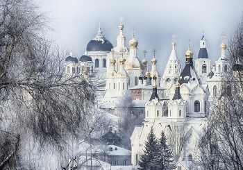 Snowy Stadt / ***