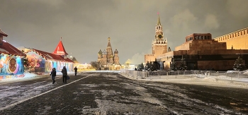 Red Square / ***