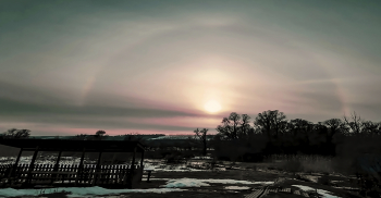 Halo. / ***