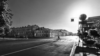 Die Stadt erwacht / ***